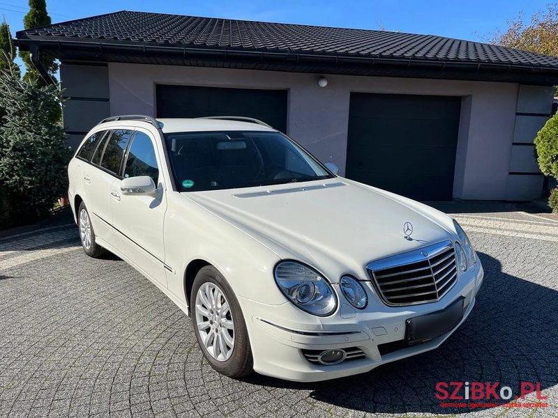 2008' Mercedes-Benz E-Class 280 Cdi photo #2