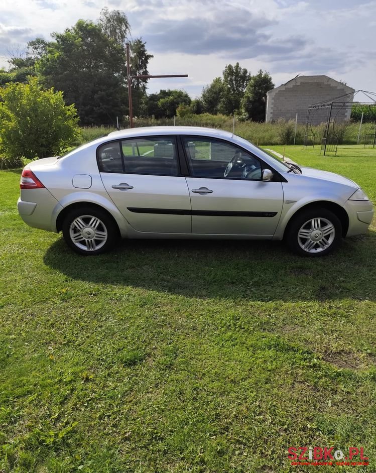 2008' Renault Megane photo #5