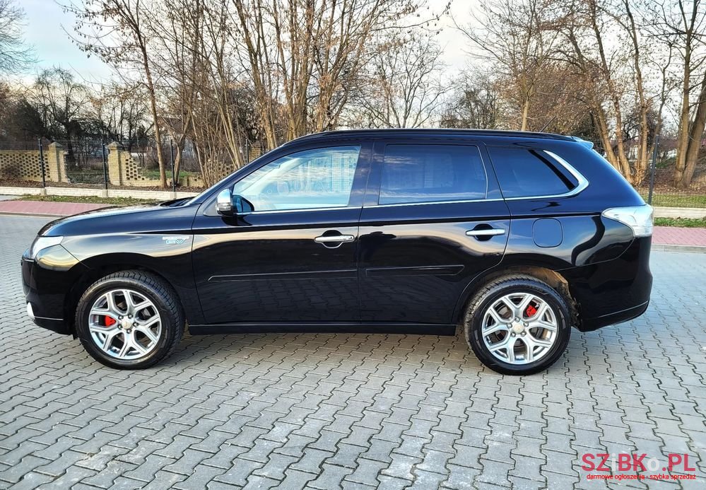 2014' Mitsubishi Outlander Phev Instyle Navi photo #5