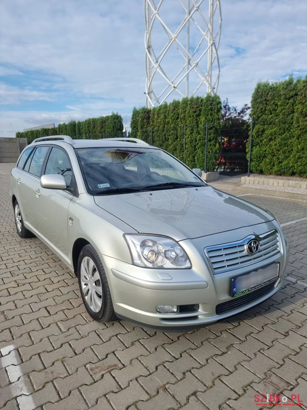 2003' Toyota Avensis photo #2