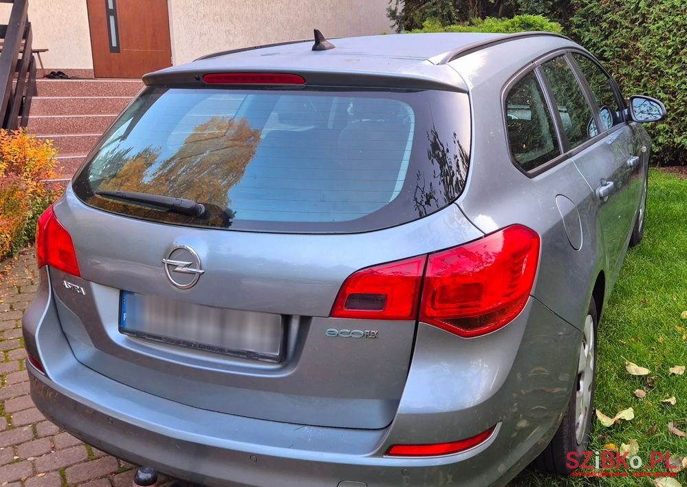 2011' Opel Astra photo #5