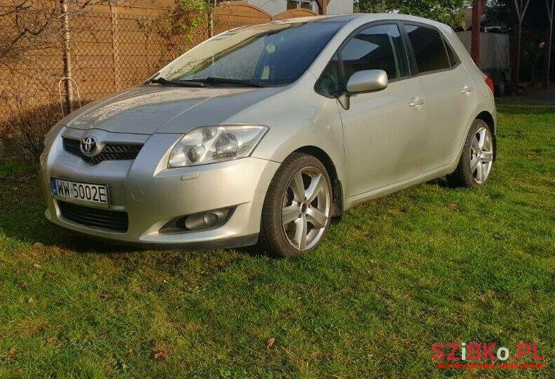 2007' Toyota Auris photo #1