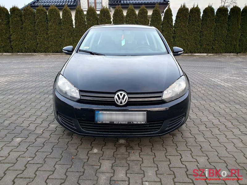 2009' Volkswagen Golf photo #2