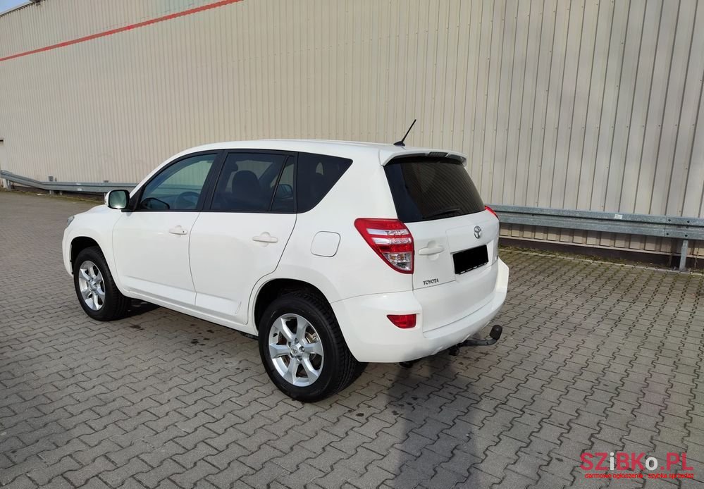 2011' Toyota RAV4 2.0 4X4 Life photo #3