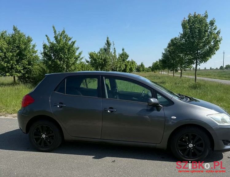 2007' Toyota Auris photo #3