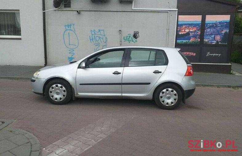 2004' Volkswagen Golf photo #1