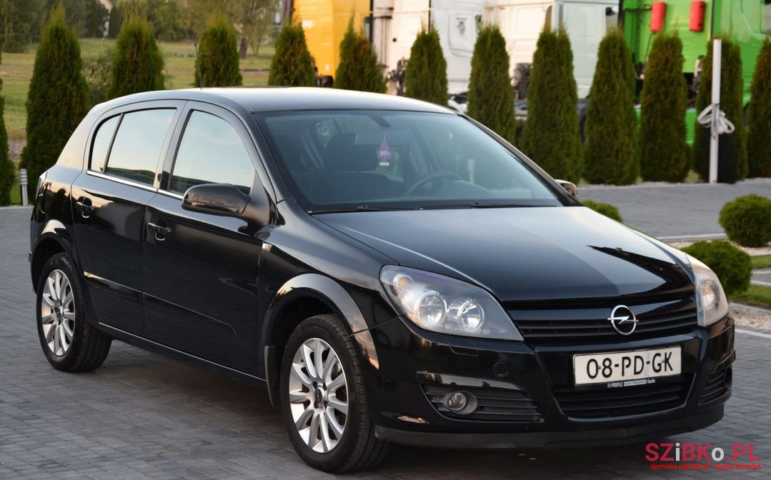 2005' Opel Astra photo #3
