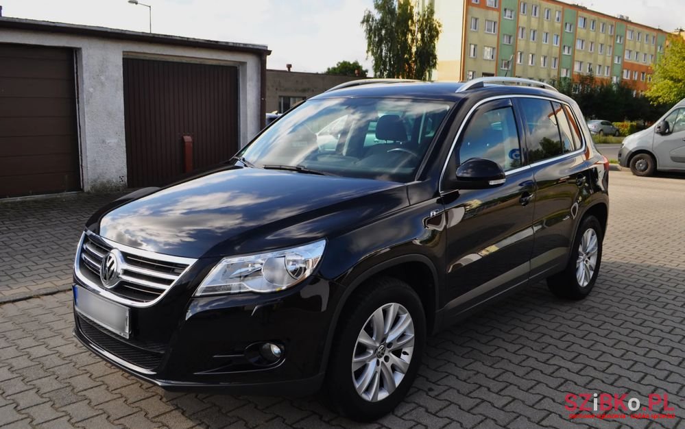 2011' Volkswagen Tiguan photo #1