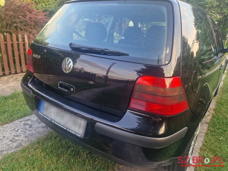 2001' Volkswagen Golf photo #4