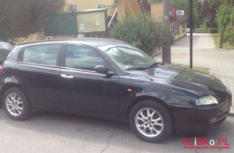2002' Alfa Romeo 147 photo #1