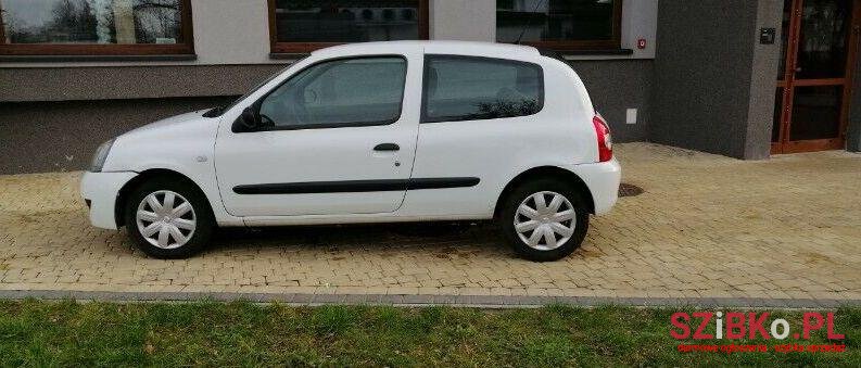 2008' Renault Clio photo #1