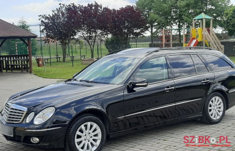2008' Mercedes-Benz E-Class 200 photo #4