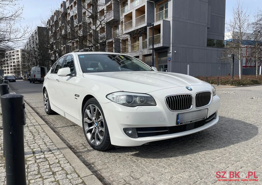 2011' BMW 5 Series 530D Xdrive photo #1