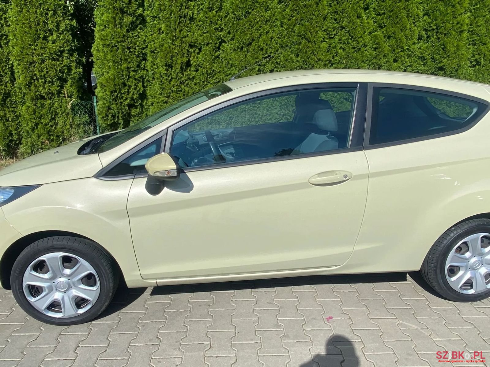 2009' Ford Fiesta photo #3