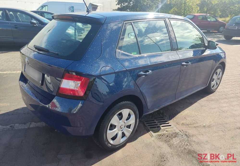 2015' Skoda Fabia 1.0 Ambition photo #3