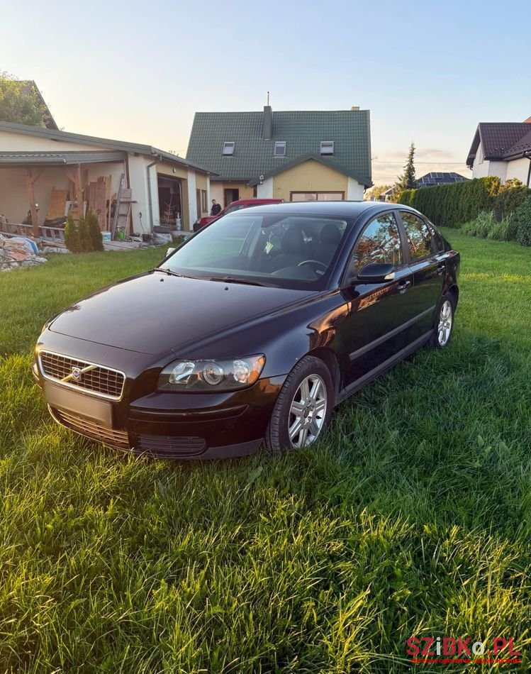 2004' Volvo S40 2.4 photo #1
