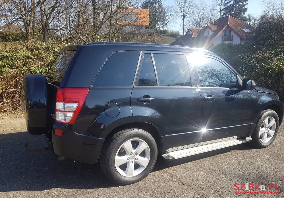 2010' Suzuki Grand Vitara photo #6