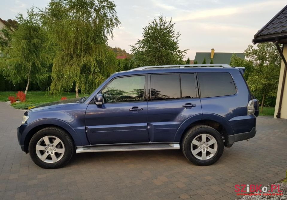 2007' Mitsubishi Pajero photo #3