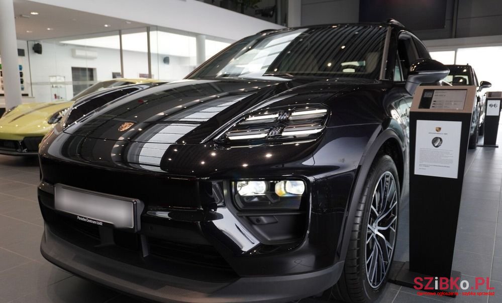 2024' Porsche Macan photo #2