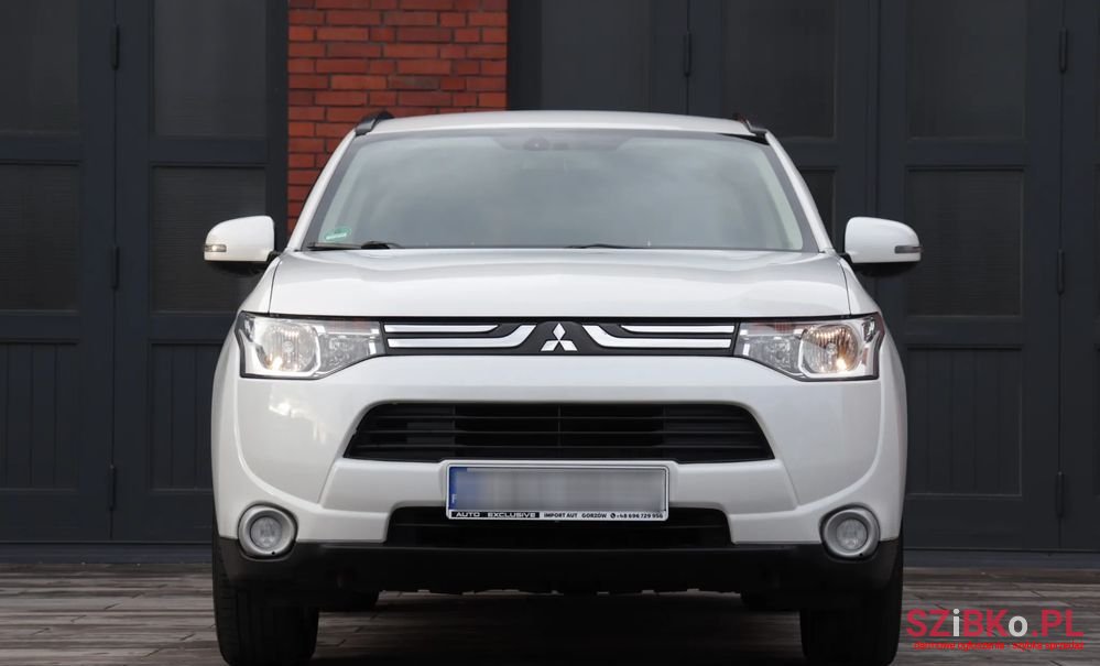 2013' Mitsubishi Outlander photo #6