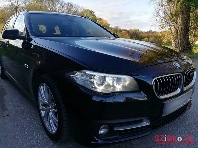 2015' BMW 5 Series 520D Touring photo #4