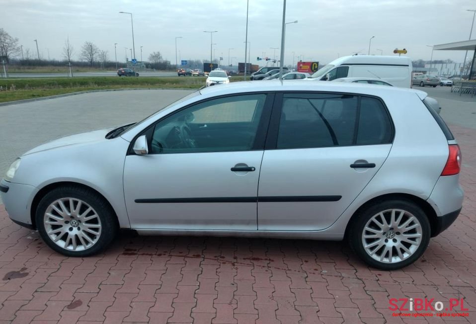 2004' Volkswagen Golf photo #5