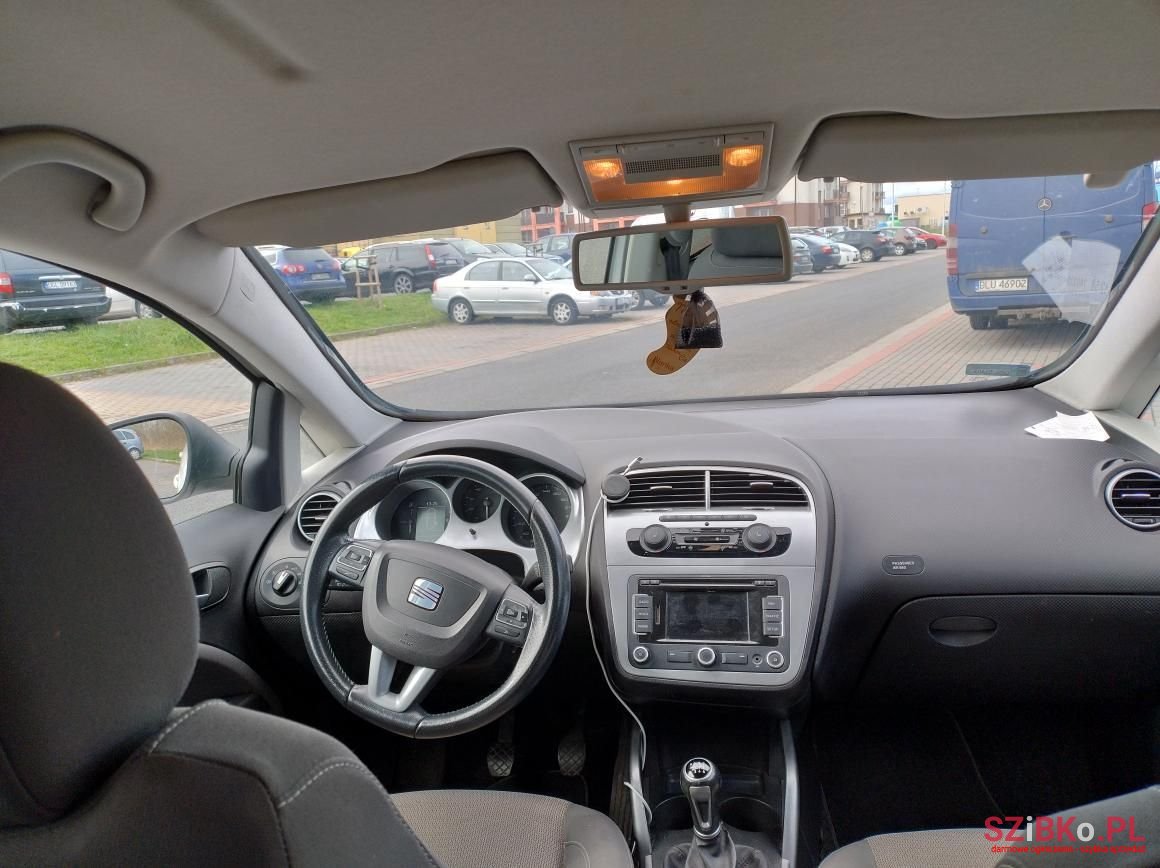 2010' SEAT Altea XL photo #4