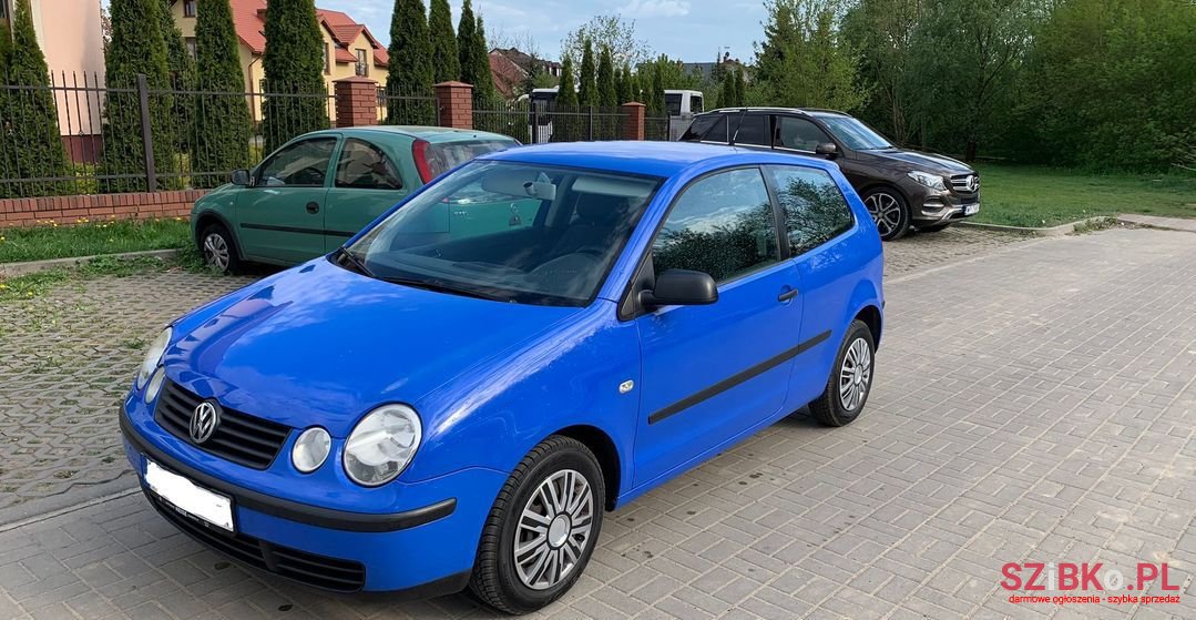 2002' Volkswagen Polo photo #2
