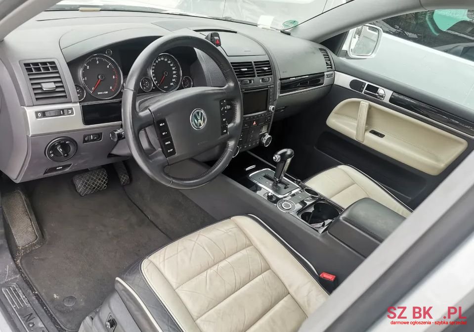 2006' Volkswagen Touareg photo #5