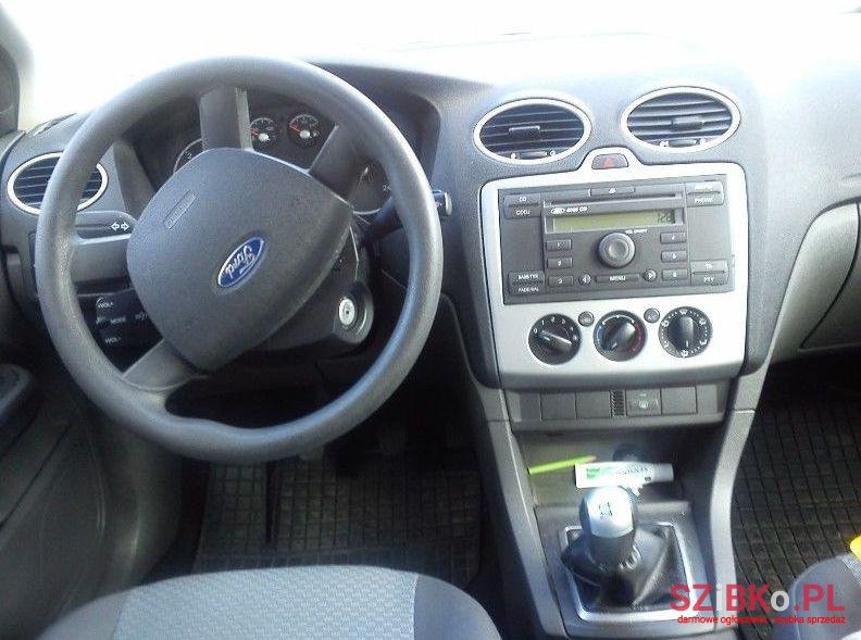 2004' Ford Focus photo #4