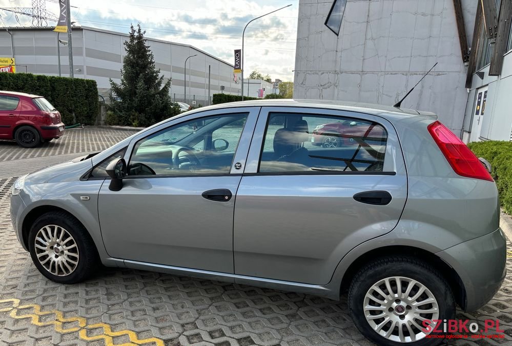 2011' Fiat Punto photo #6