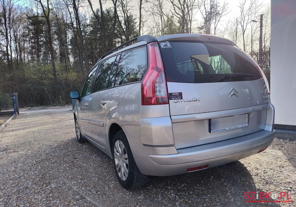 2010' Citroen C4 Picasso photo #3