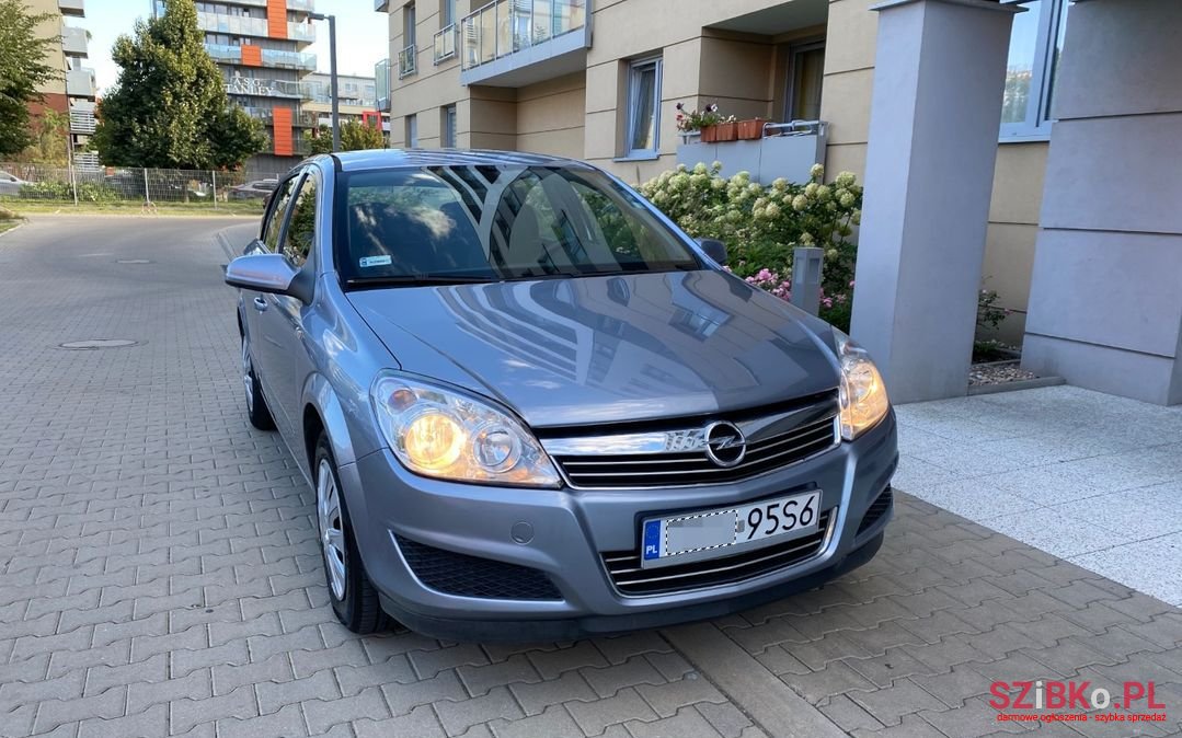 2009' Opel Astra photo #4