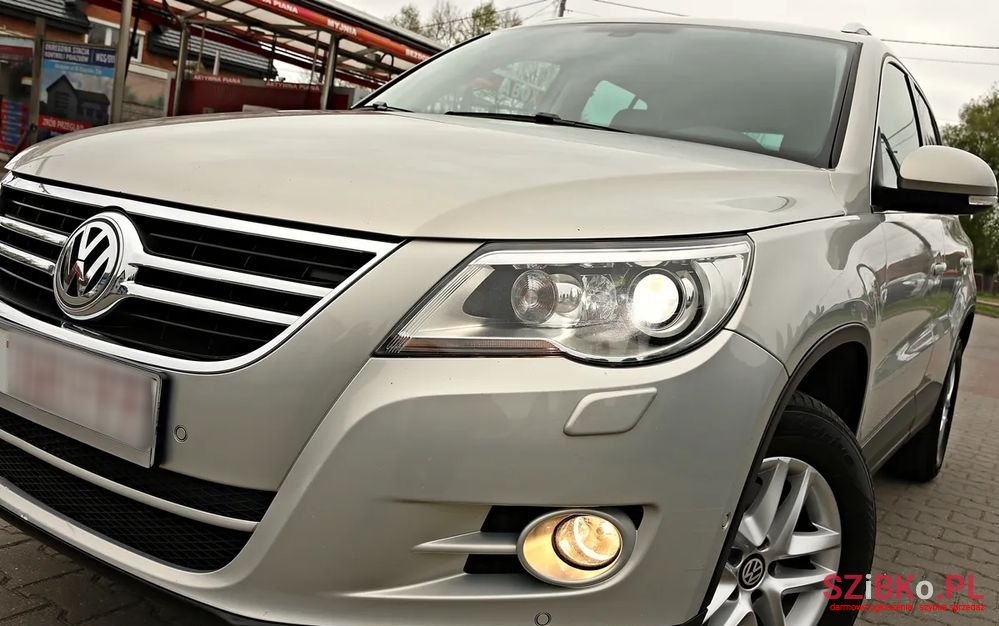 2010' Volkswagen Tiguan photo #4
