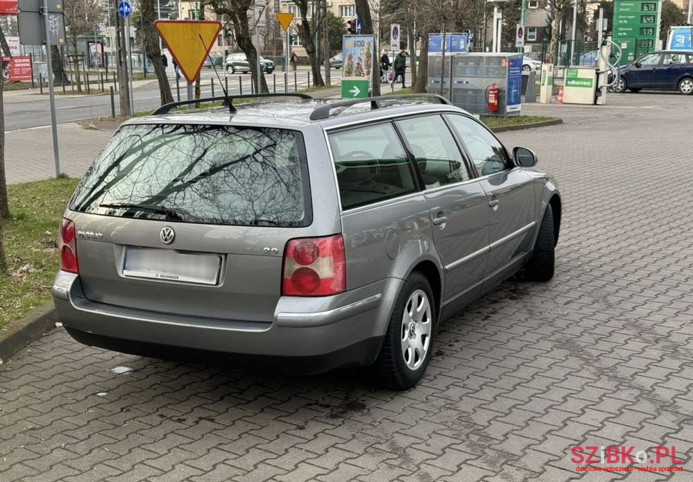 2004' Volkswagen Passat photo #3