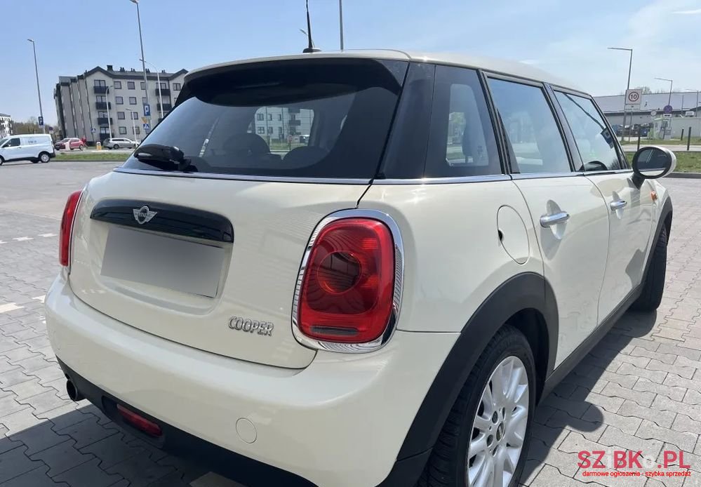 2016' MINI Cooper Standard photo #5