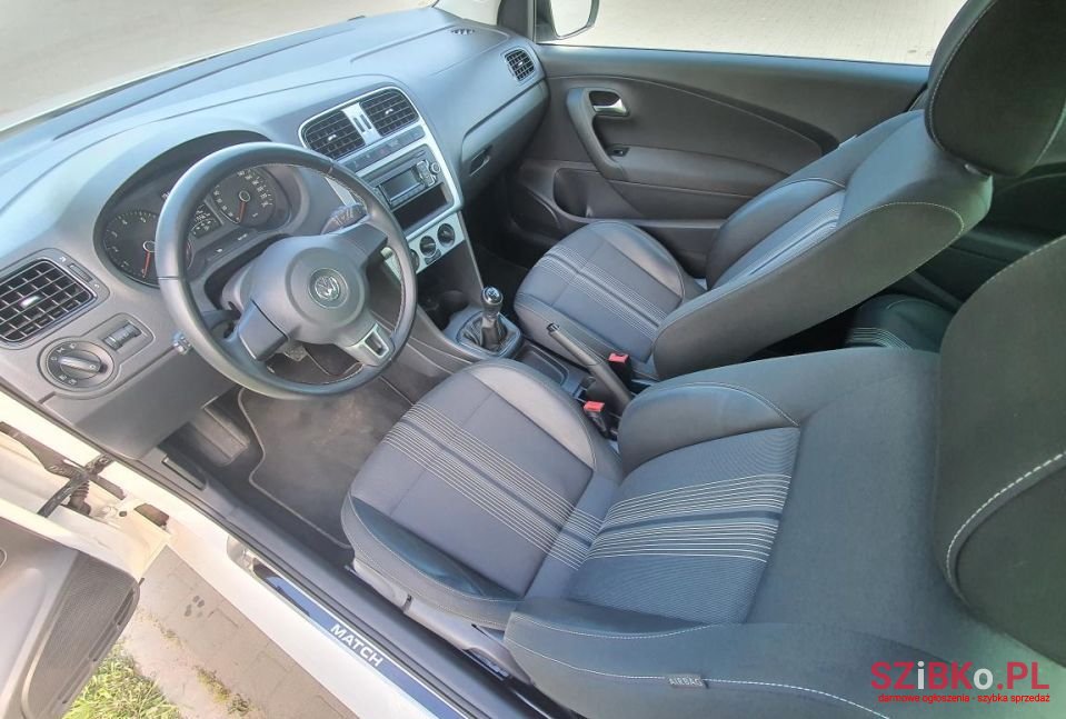 2012' Volkswagen Polo photo #5