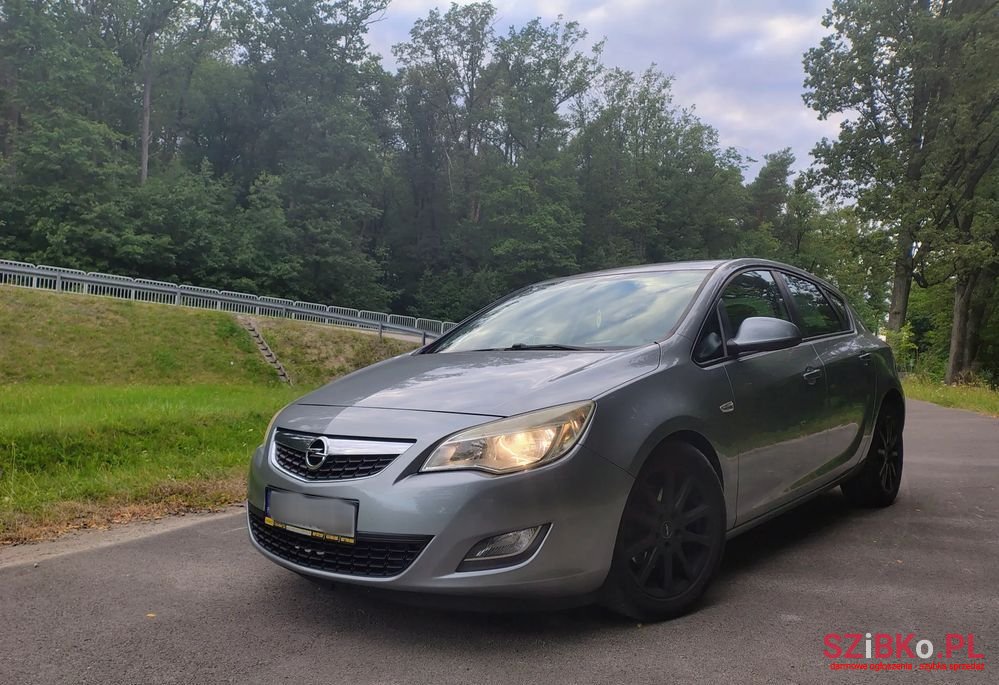 2010' Opel Astra Iv 2.0 Cdti Cosmo photo #4