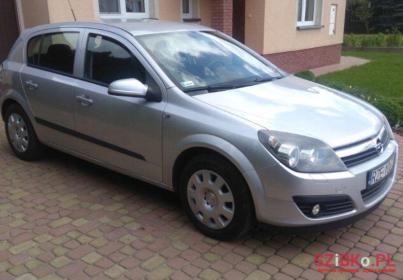 2005' Opel Astra photo #1