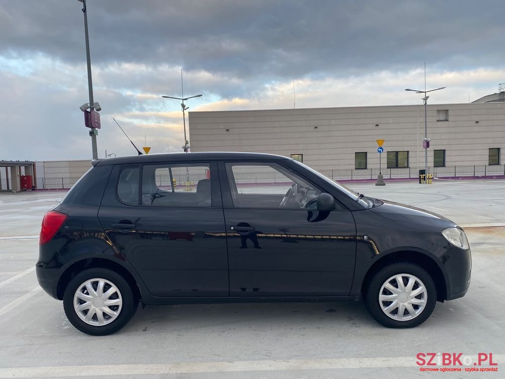 2009' Skoda Fabia photo #2