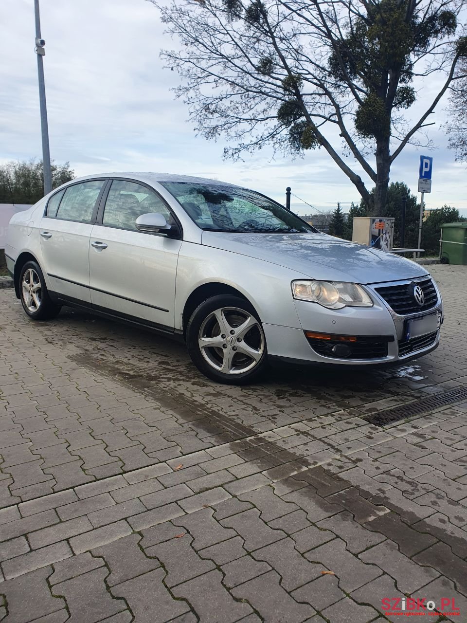 2009' Volkswagen Passat photo #2