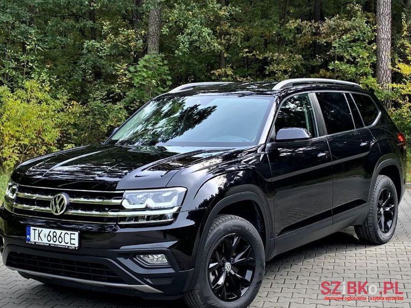 2019' Volkswagen Touareg photo #1