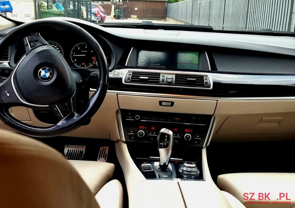 2011' BMW 5 Series photo #6