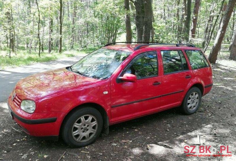 2002' Volkswagen Golf photo #1