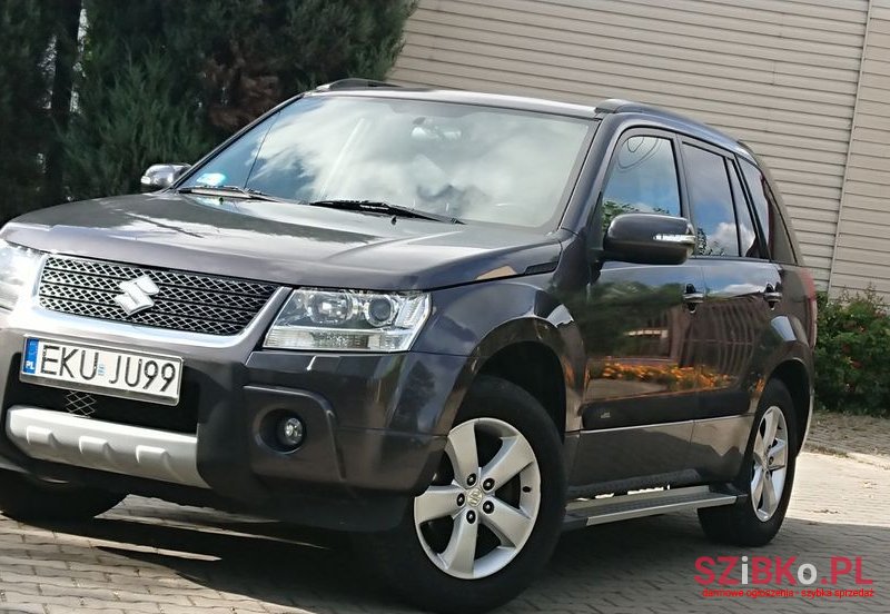 2010' Suzuki Grand Vitara photo #5