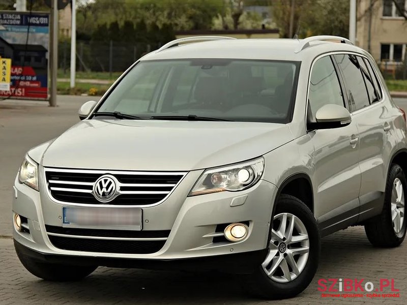 2010' Volkswagen Tiguan photo #2