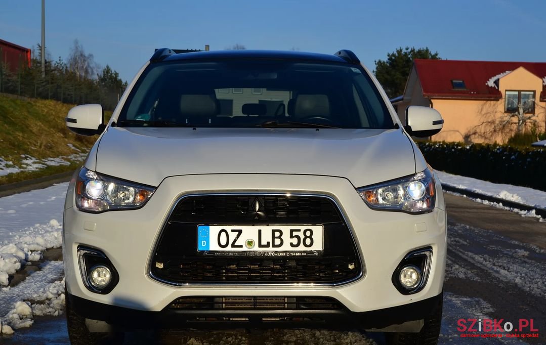 2012' Mitsubishi ASX photo #2