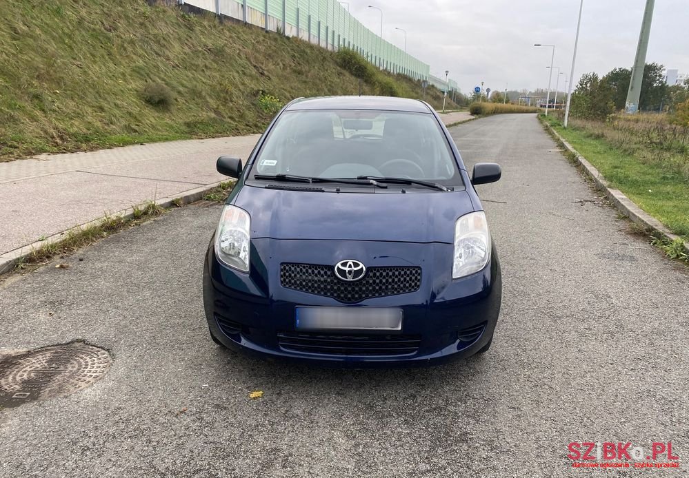 2008' Toyota Yaris photo #3