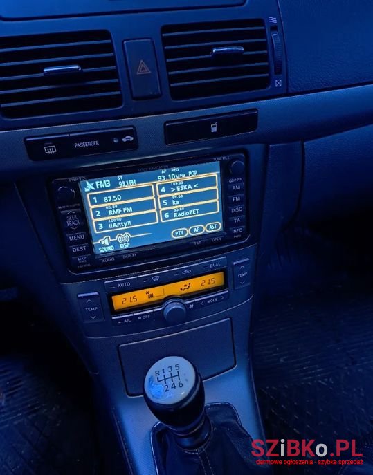 2007' Toyota Avensis photo #3