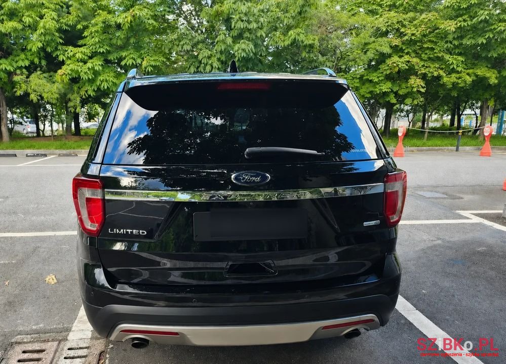 2017' Ford Explorer photo #5